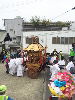 近所のお祭りの様子