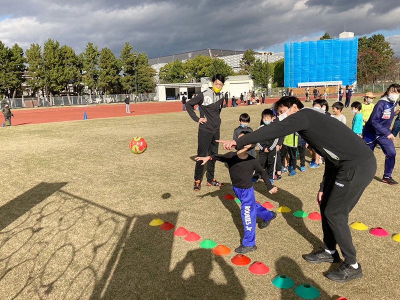 狙い方を教える田中さん