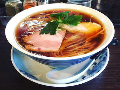 絶品！紫陽花の醤油らぁ麺です