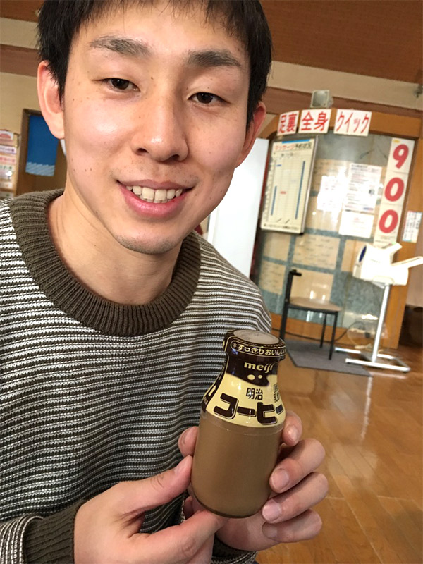 温泉で疲れをとった後のコーヒー牛乳は最高でした！