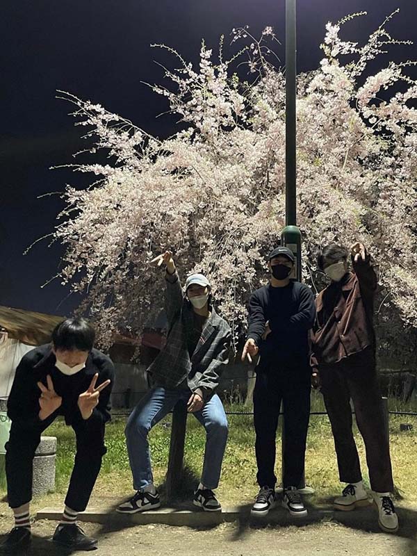 名古屋の夜桜！(本人 写真右から2番目)